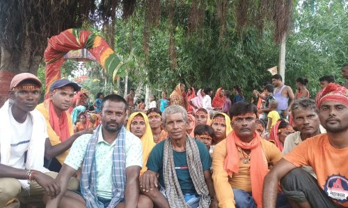 कलश यात्रा निकालकर धूमधाम से किया गया रामचन्द्रपुर गांव में बूढ़ी माता की पूजा अर्चना ।
