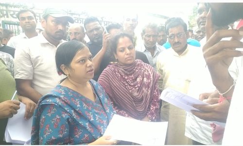 पांच सूत्री मांगों को लेकर भारतीय कम्युनिस्ट पार्टी द्वारा लगातार तीसरे दिन भी मुख्यालय प्रांगण में अनिश्चितकालीन धरना ज़ारी