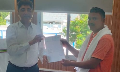 मुखिया ने मतदान केंद्र बदलने के लिए एसडीएम और बीडीओ को दिया आवेदन