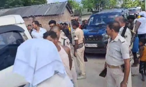 कटिहार में जादू टोना के शक में बंधक बनाए गए तीन युवकों को छुड़ाने गई पुलिस टीम पर हमला, कई पुलिसकर्मी घायल।
