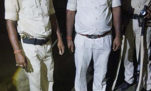 मनिहारी पुलिस ने 32 लीटर देशी शराब बरामद किया