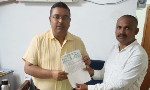मध्य विद्यालय मिर्जापुर में नए भवन बनाने को ले मुखिया ने दिया शिक्षा पदाधिकारी को आवेदन