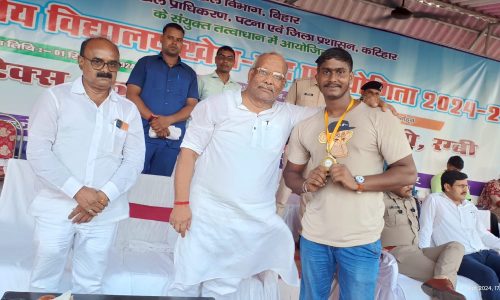 राष्ट्रीय विद्यालय खेल प्रतियोगिता मे वेट लिफ्टिंग मे बरारी के खिलाड़ी ने जिता गोल्ड मेडल