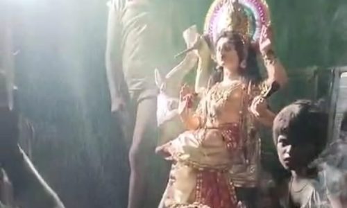 विश्वकर्मा प्रतिमा का नम आँखों से विसर्जन, बाजे गाजे के साथ दी गई विदाई।