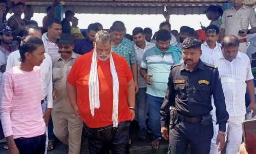 पुर्णिया सांसद पप्पू यादव ने गंगा में अपने पिता की अस्थि प्रवाहित की
