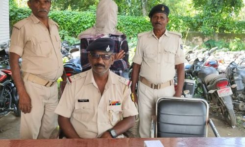 मनिहारी पुलिस की बड़ी कार्रवाई, गांजा के साथ एक युवक गिरफ्तार, पांच स्मार्टफोन जब्त