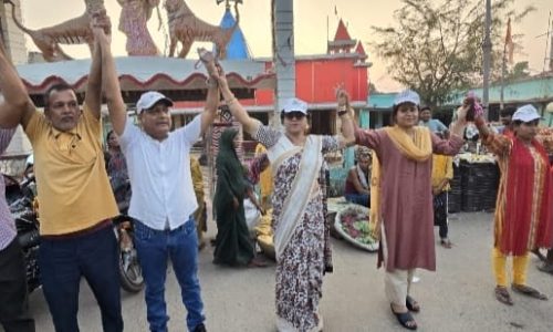 बरारी नगर पंचायत में मानव श्रृंखला का आयोजन।