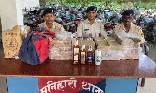 मनिहारी पुलिस की एक और बड़ी कार्रवाई,तीन बाइक सहित 57 लीटर विदेशी शराब किया जब्त