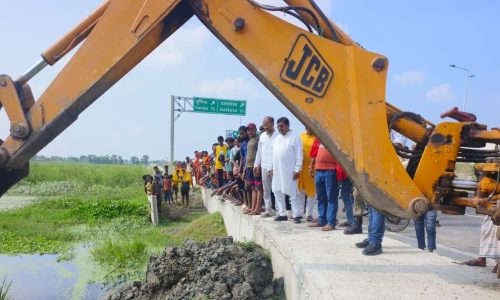 कटिहार में  ग्रामीणों की जल निकासी समस्या का समाधान एमएलसी और मेयर के प्रयास से संभव हुआ