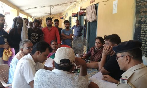 प्राणपुर थाना में आयोजित शनिवारीय जनता दरबार में तीन मामला का ऑन द स्पॉट निष्पादन।