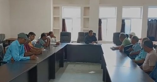 आधार सीडिंग और इकेवाइसी करने को लेकर एडीएसओ सह प्रखंड आपूर्ति पदाधिकारी ने दिया निर्देश