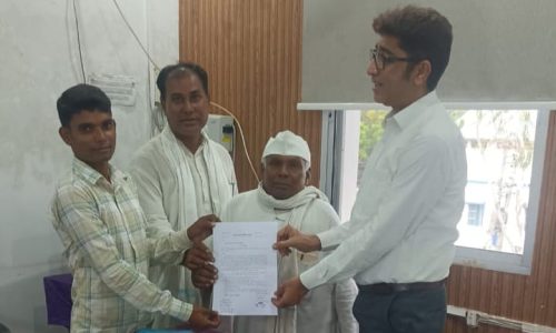 मनिहारी और अमदाबाद के बाढ़ पीड़ितों के लिए राहत की मांग।