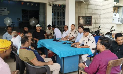 दुर्गा पूजा को लेकर मनिहारी थाना में शांति समिति की बैठक आयोजित, सौहार्दपूर्ण माहौल में पर्व मनाने की अपील।
