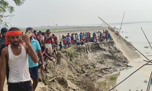 मनिहारी में नाव पलटी, दो बच्ची लापता, स्थानीय प्रशासन ने खोजबीन शुरू की