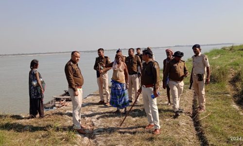 दियरा क्षेत्र में पुलिस की सख्ती: नदी मार्ग से गश्ती, अपराधियों पर नजर।