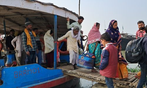 छह माह बाद साहेबगंज-मनिहारी यात्री फेरी सेवा बहाल, स्थानीयों में खुशी।