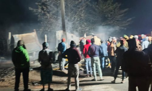 भीषण अग्नि कांड ने मचाई तवाही सात दुकान जलकर पूरी तरह राख,दुकान में आग असामाजिक तत्व के लोगो द्वारा लगाने की जनप्रतिनिधि और ग्रामीण जता रहे आशंका