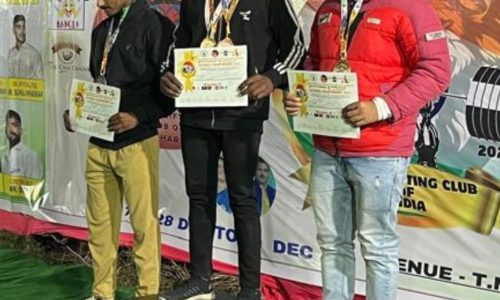 कुंदन मलिक ने वेटलिफ्टिंग में रचा इतिहास, दो पदक जीतकर किया बिहार का नाम रोशन।