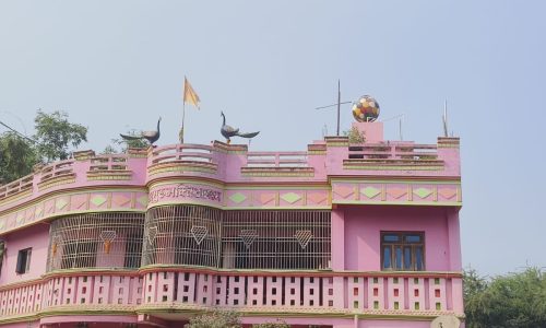 घर के छत पर बने आकृति बना लोगों का पसंद।