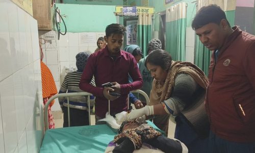 दो बाइक का हुआ टक्कर, दो लोग गंभीर रूप से घायल।