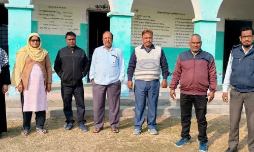 उत्क्रमित मध्य विद्यालय गोविंदपुर के छात्र-छात्राएं अनुशासन में रहते हैं