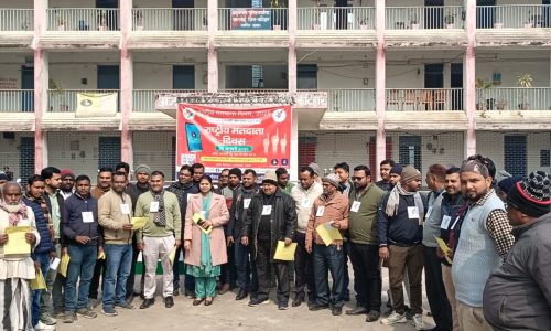 राष्ट्रीय मतदाता दिवस पर अधिकारियों ने ली निष्पक्षता की शपथ।