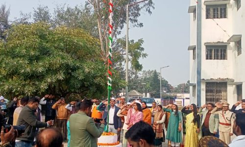 गणतंत्र दिवस पर सभी सरकारी कार्यालयों में तिरंगा फहराया गया