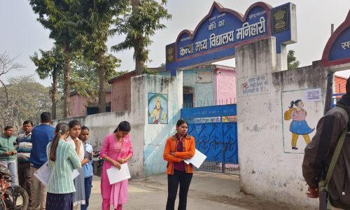 कौहरे और ट्रैफिक से लेट हुई छात्राएं, परीक्षा केंद्र ने नहीं दी एंट्री
