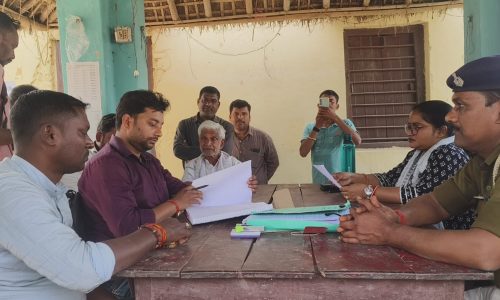 जनता दरबार में दो मामले का निष्पादन — सीओ अनुपम।