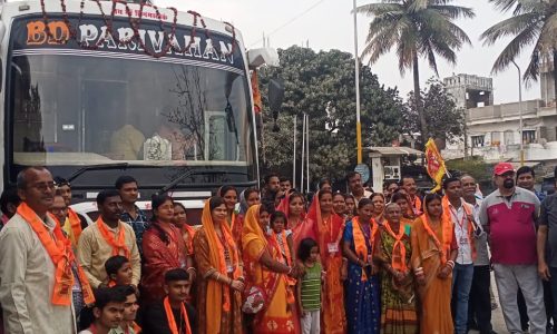 महाकुंभ स्नान के लिए मनिहारी से रवाना हुआ  श्रद्धालुओं का जत्था