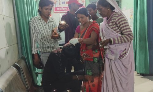 मैट्रिक की परीक्षा देकर लौट रहे युवकों दो पक्षों में हुई मारपीट आठ घायल।