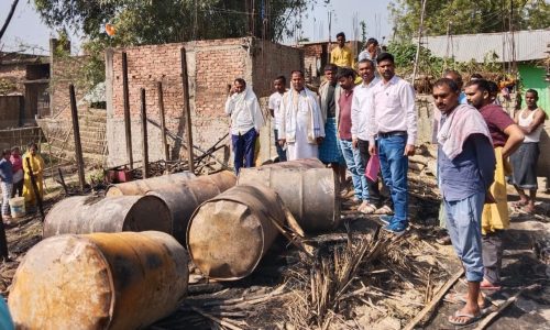 मिर्जापुर गांव में भीषण आग, सात घर जलकर राख
