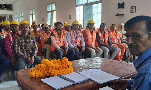 स्वच्छता कर्मियों ने मानदेय वृद्धि को लेकर विधायक को सौंपा मांग पत्र