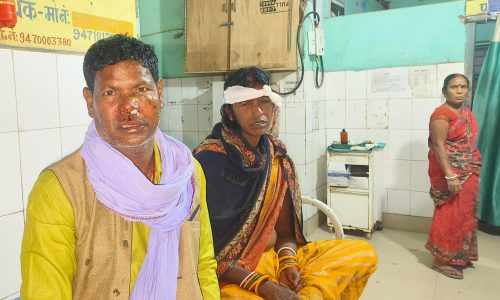 सड़क दुर्घटना में पति-पत्नी हूए घायल।