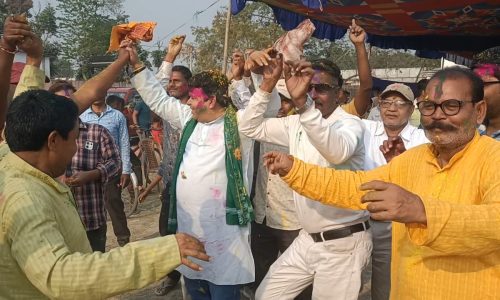 राजद के होली मिलन समारोह में दिखी सामाजिक समरसता, सभी दलों के नेताओं ने बांटी खुशियाँ।