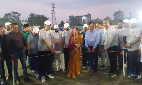 कटिहार रेलवे मैदान में क्रिकेट टूर्नामेंट का डीआरएम ने किया शुभारंभ