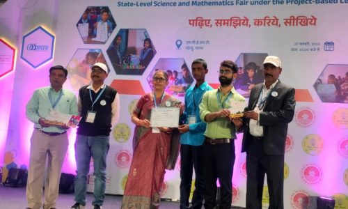 उत्क्रमित मध्य विद्यालय कचोरा पश्चिम के छात्र अविनाश कुमार को राज्य स्तरीय प्रतियोगिता में किया सम्मानित          -एससीईआरटी के निदेशक एवं संयुक्त निदेशक ने प्रमाण पत्र देकर किया सम्मानित