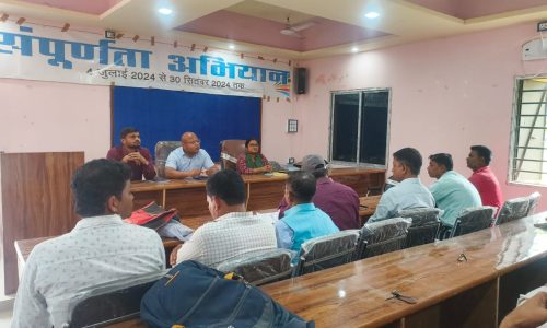 आगामी विधानसभा चुनाव को लेकर निर्वाचक निबंधन पदाधिकारी ने बीएलओ के साथ किया बैठक ।