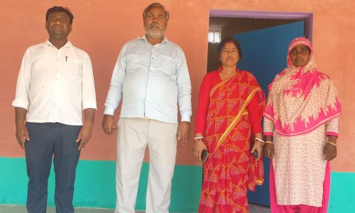उत्क्रमित मध्य विद्यालय झामन परलिया की साफ सफाई को चुस्त दुरुस्त बना रहता है