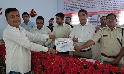 बिहार दिवस पर प्रखंड मुख्यालय में कार्यक्रम आयोजित, उत्कृष्ट पंचायतों को किया गया सम्मानित