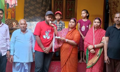 आई.एस.सी में विश्वजीत पोद्दार 405 अंक लाकर प्रखंड में रहा अव्वल ।