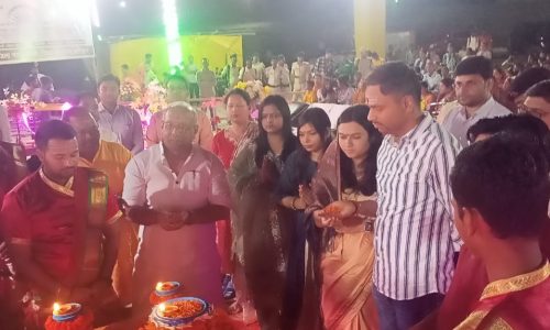 मनिहारी गंगा तट पर गूंजे मंत्र, भक्ति संगीत संग संपन्न हुई गंगा महाआरती