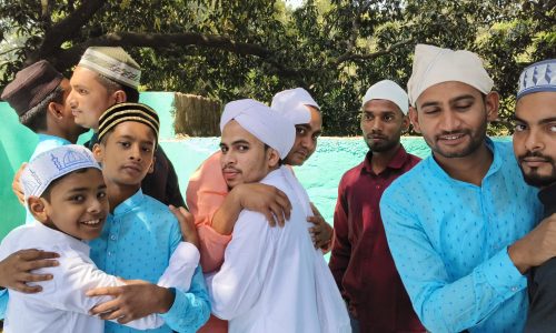 मनिहारी में शांतिपूर्ण माहौल में अदा की गई ईद-उल-फितर की नमाज।