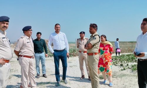 कटिहार के डीएम  और एसपी ने मनिहारी छठ घाट का किया निरीक्षण।