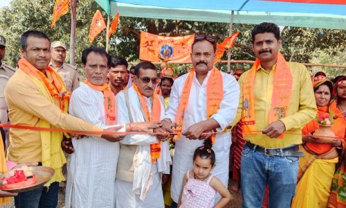 शाहनगर चैती दुर्गा मंदिर प्रांगण में 501 कन्याओं द्वारा भव्य शोभायात्रा ।