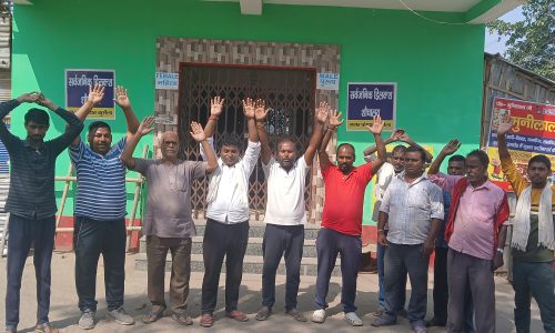 सार्वजनिक डीलक्स शौचालय को विगत तीन दिनों से लगा ताला, परेशानी