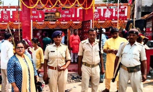 चैत्र नवरात्र व रामनवमी को लेकर मंदिरों में उमड़ी भक्तों की भीड़, विधि व्यवस्था को लेकर प्रशासन मुस्तैद