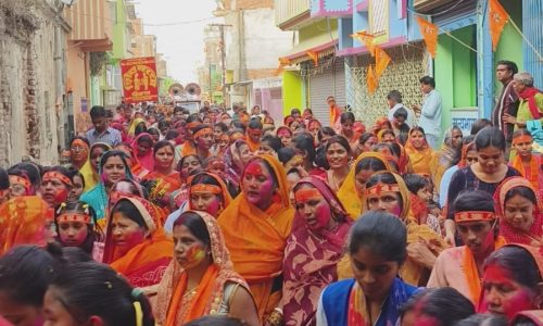 कलश विसर्जन को लेकर श्रद्धालुओं ने निकाली शोभा यात्रा