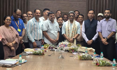 एन एच एम कर्मियों में खुशी का लहर-एन एच एम कर्मियों का बहुप्रतीक्षित मांग पर लगी सरकार का मुहर