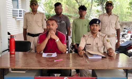 मनिहारी पुलिस की विशेष छापामारी में दो फरार अभियुक्त गिरफ्तार, न्यायिक हिरासत में भेजे गए।